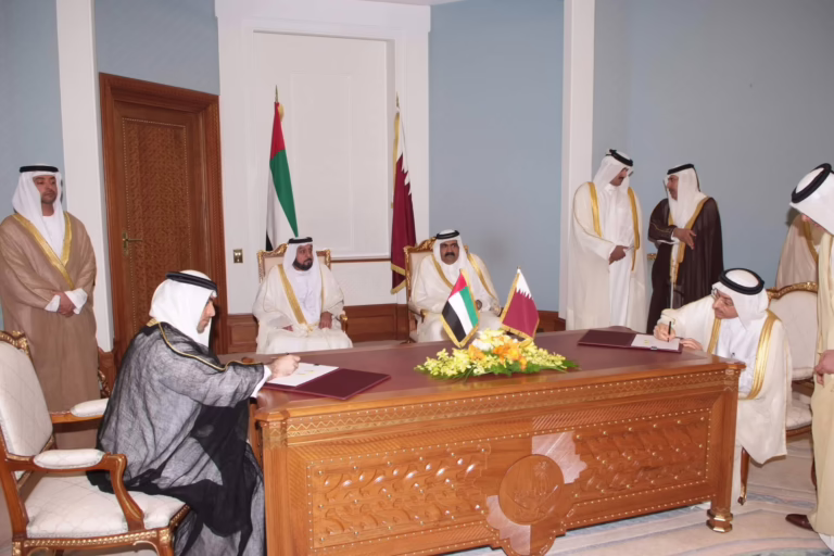 سمو الأمير الشيخ حمد بن خليفة آل ثاني يستقبل رئيس دولة الإمارات العربية المتحدة الشيخ خليفة بن زايد آل نهيان في الدوحة – 24 مارس 2008