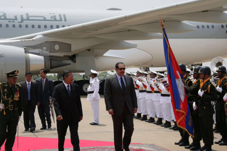 معالي رئيس مجلس الوزراء وزير الخارجية الشيخ حمد بن جاسم بن جبر آل ثاني يزور مملكة كمبوديا – 1 أبريل 2008