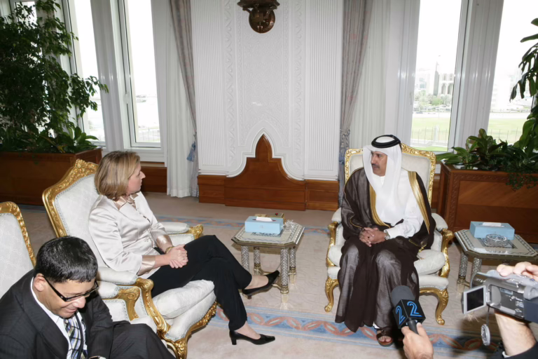 معالي رئيس مجلس الوزراء وزير الخارجية الشيخ حمد بن جاسم بن جبر آل ثاني يستقبل وزيرة خارجية إسرائيل في الدوحة – 14 أبريل 2008