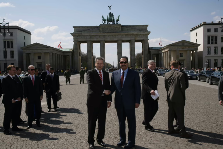 معالي رئيس مجلس الوزراء وزير الخارجية الشيخ حمد بن جاسم بن جبر آل ثاني يلتقي رئيس بلدية برلين كلاوس فوفيرايت في برلين – 22 أبريل 2008