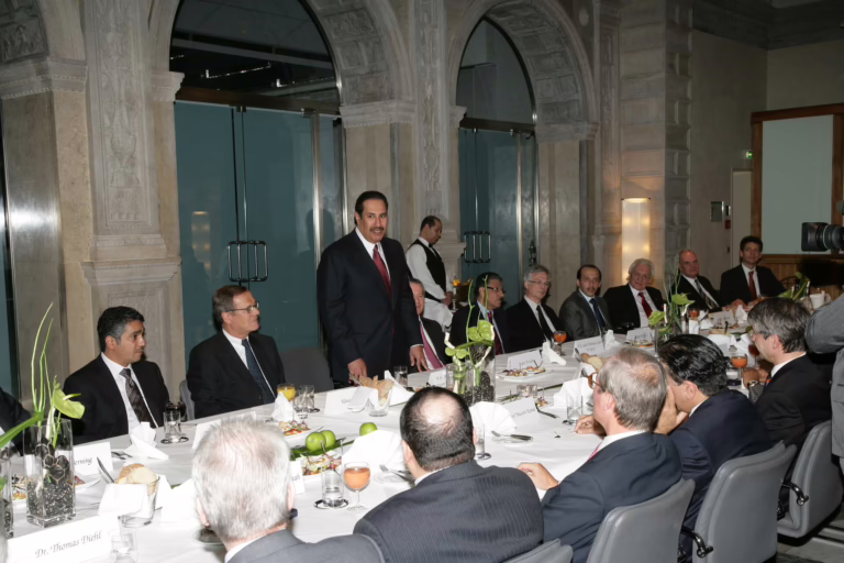 معالي رئيس مجلس الوزراء وزير الخارجية الشيخ حمد بن جاسم بن جبر آل ثاني يلتقي ممثلي كبرى الشركات الألمانية في برلين – 22 أبريل 2008