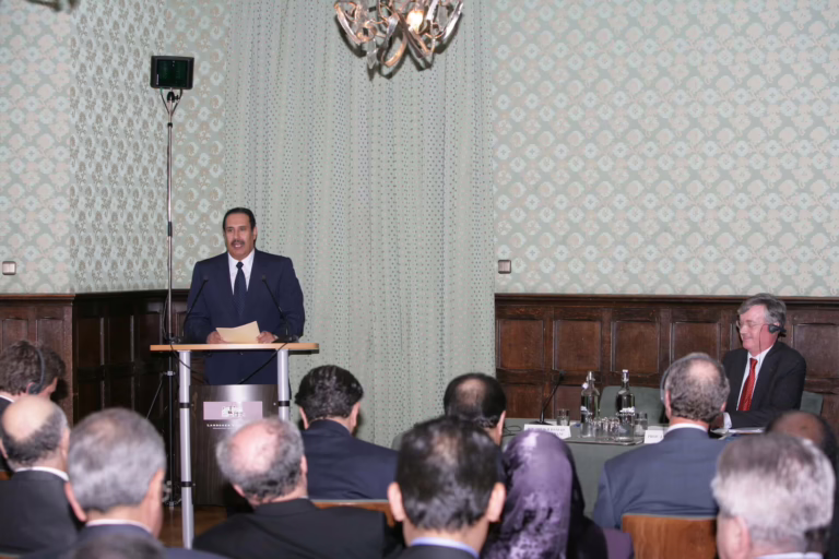 معالي رئيس مجلس الوزراء وزير الخارجية الشيخ حمد بن جاسم بن جبر آل ثاني يلقي كلمة في معهد كلينغندال للعلاقات الدولية في لاهاي – 24 أبريل 2008